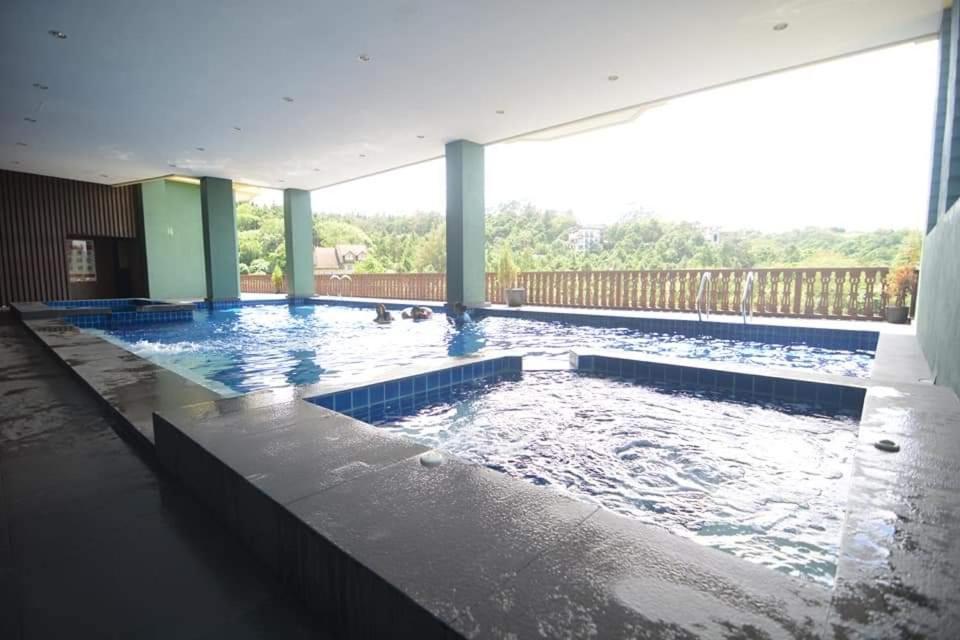 Carol Crosswinds Tagaytay Hotel Cavite City Exterior photo
